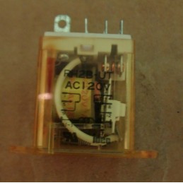 IDEC RH2B-UT RELAY AC 