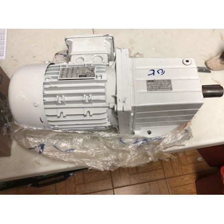 LENZE AC MOTOR  MDEMA1M080-32 WITH GEAR BOX IP 55